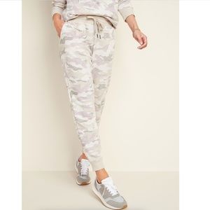Old Navy Mid-Rise Vintage Street Joggers